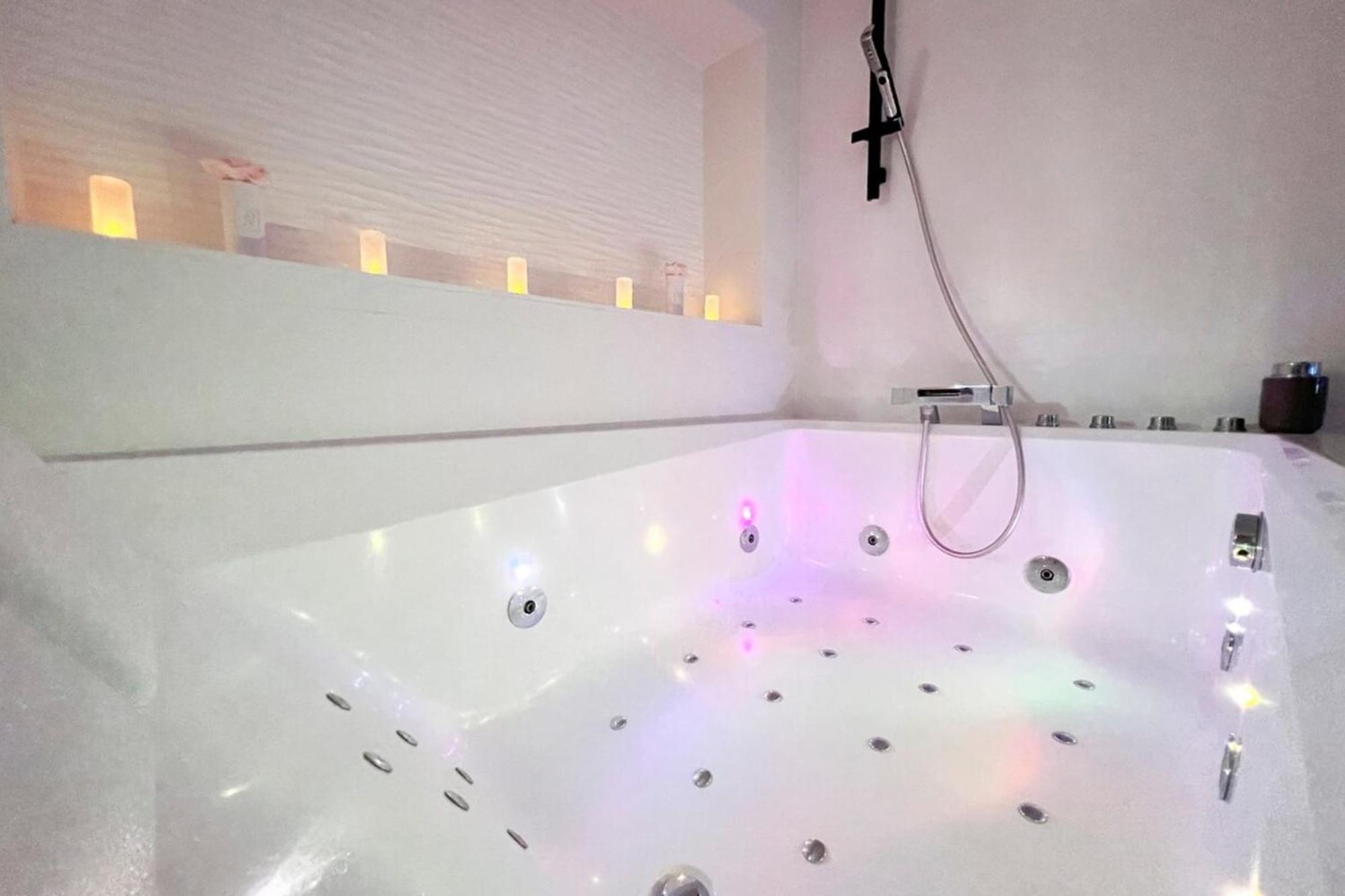 Dark Room Perpignan Aux 50 Nuances Jacuzzi Prive Villeneuve-de-la-Raho Экстерьер фото