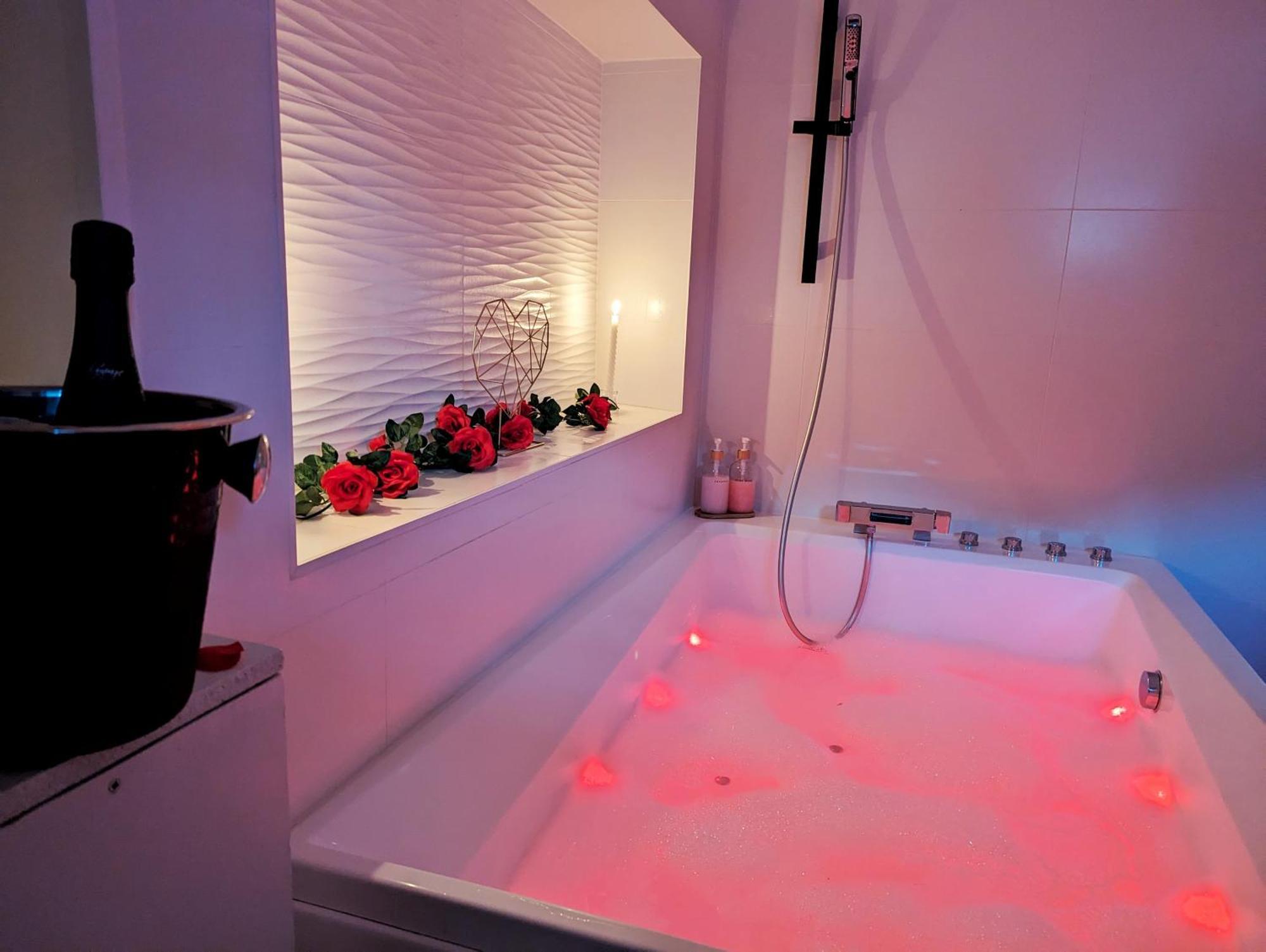 Dark Room Perpignan Aux 50 Nuances Jacuzzi Prive Villeneuve-de-la-Raho Экстерьер фото
